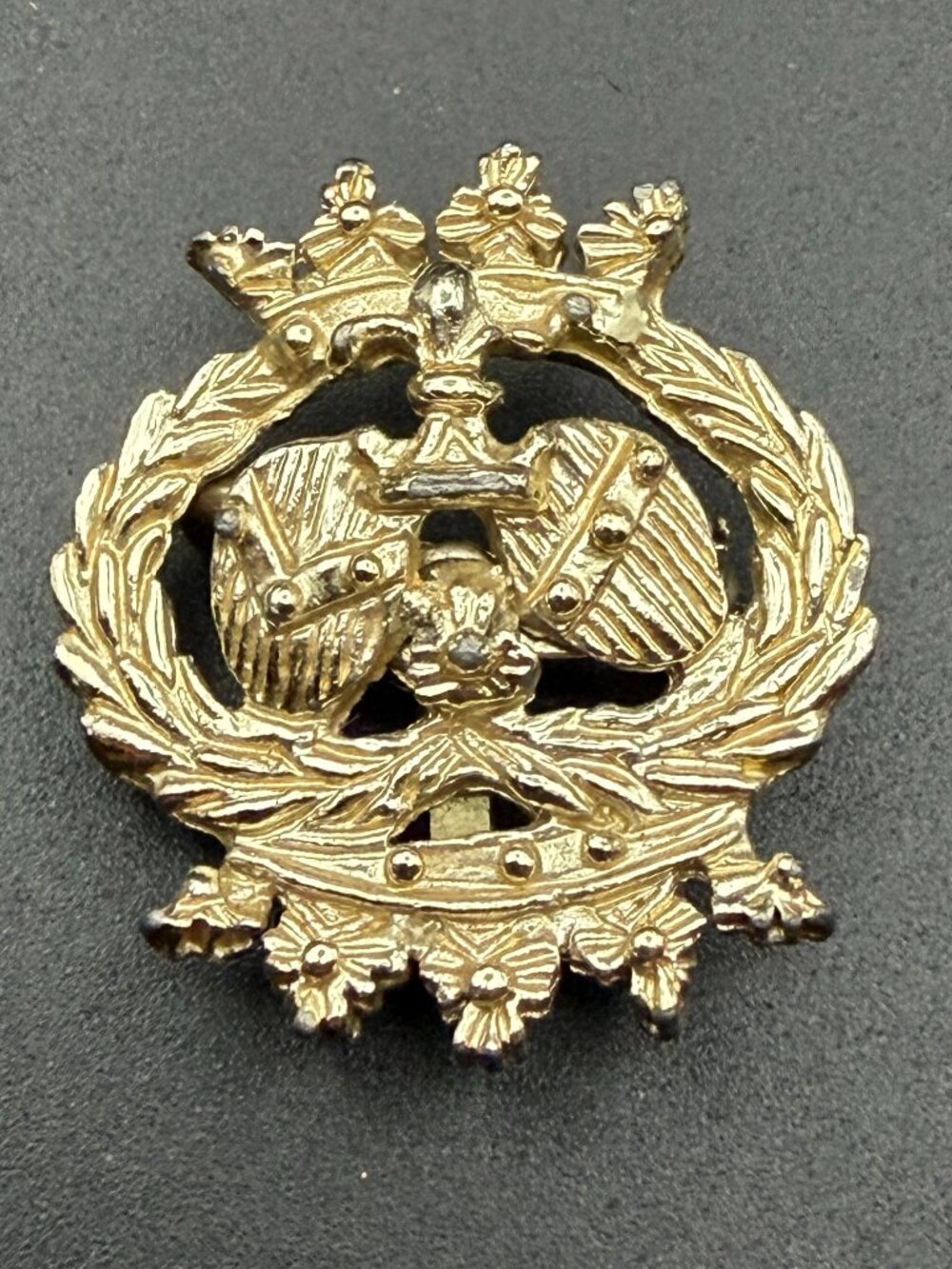 Vintage Gold Tone Crown Laurel Wreath Brooch Pin Heraldic Royal Unsigned